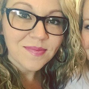 Meet your Posher, Courtney